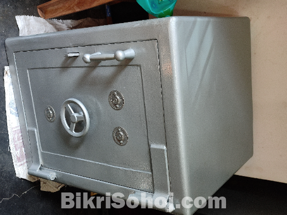 Locker, Table, side table & chair